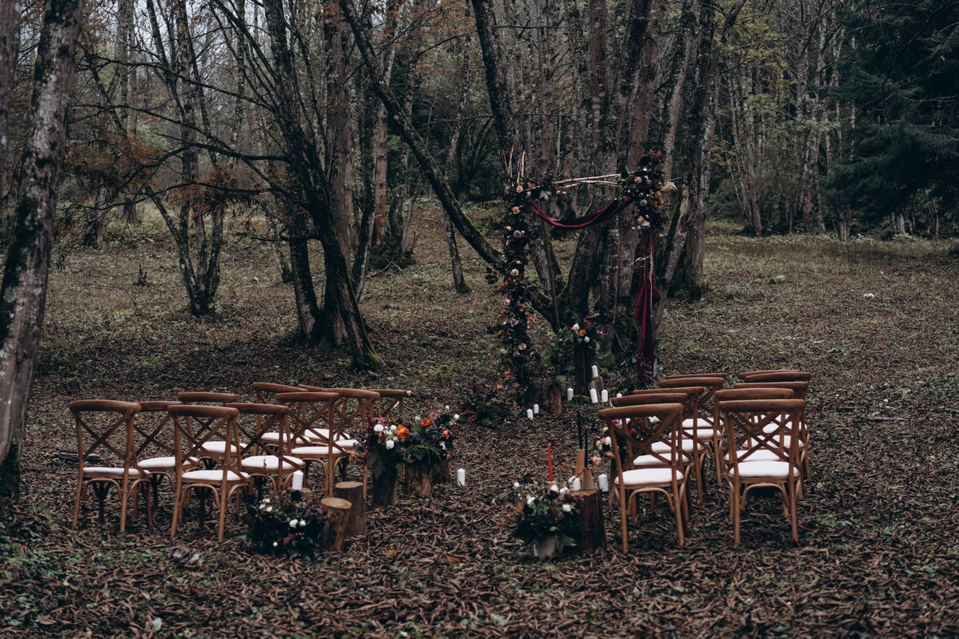 我们带上婚纱，去与世隔绝的山中办了一场绝世婚礼