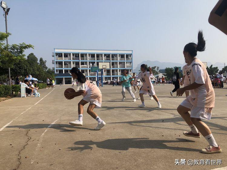 篮球赛顽强拼搏,柳城县中小学生篮球赛