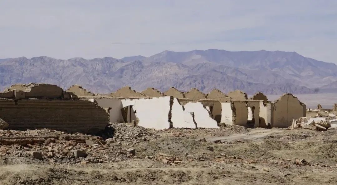 茫崖艾肯泉夏季游攻略,青甘大环线艾肯泉
