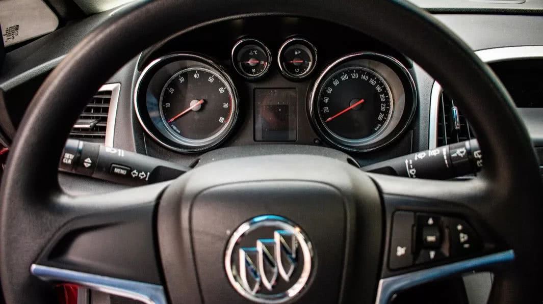 别克英朗xt1.6t高清图片,帅气的呆头鹅