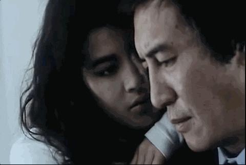 等我有钱了我就买一个金镯子,等我有了钱也去买个大金镯子