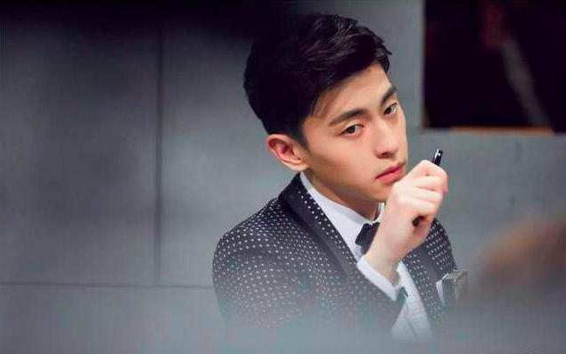 杨幂的桃花眼排名第二,杨幂暖心拥抱