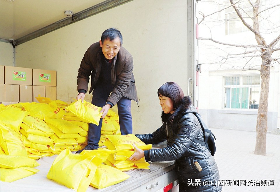 「新春走基层欢乐满农家」武乡县：微商脱贫走上致富路