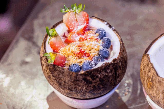 椰子碗甜品颜值高,火爆ins的椰子碗直接送