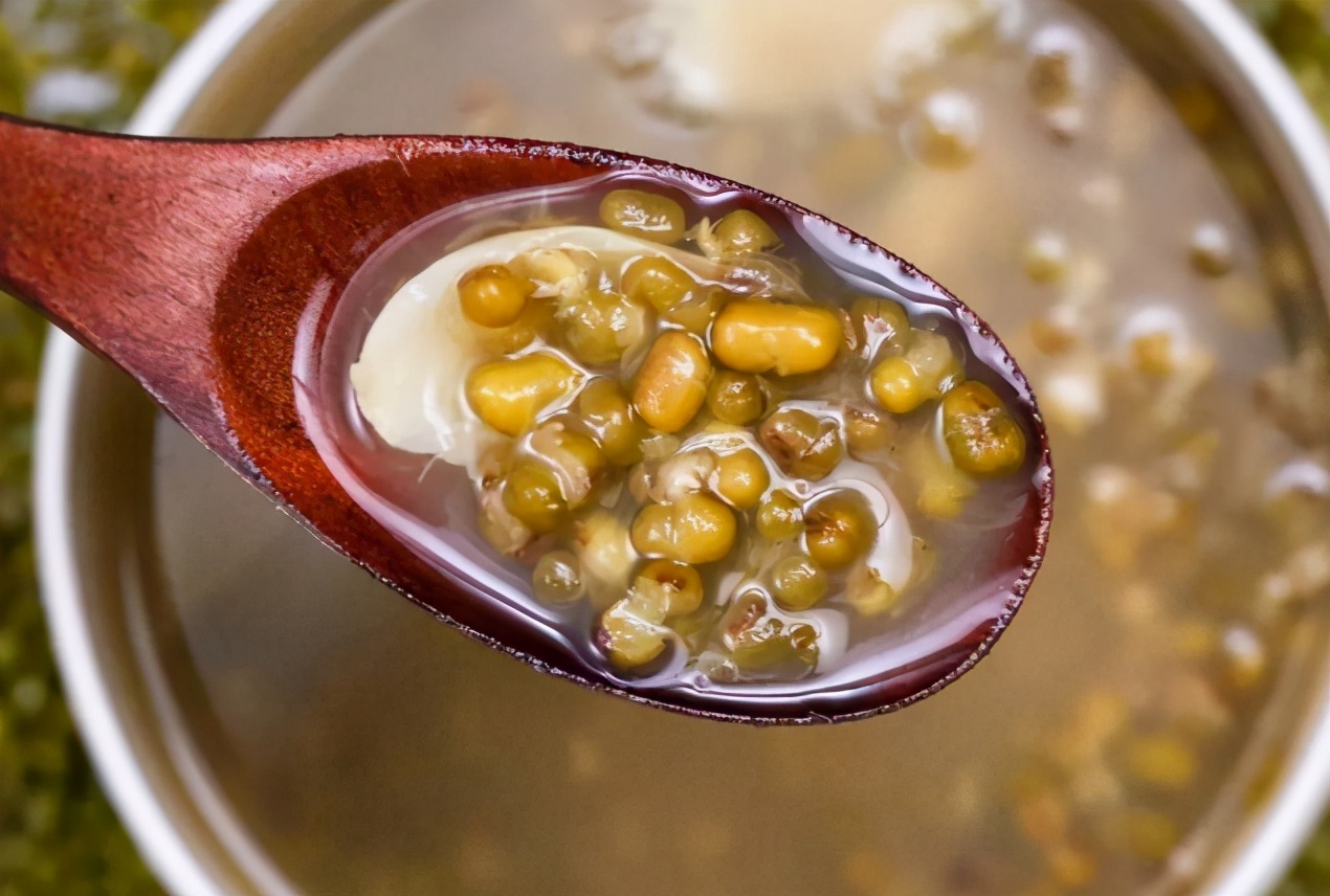 煮绿豆汤怎么不溢,煮绿豆汤怎么防止变红