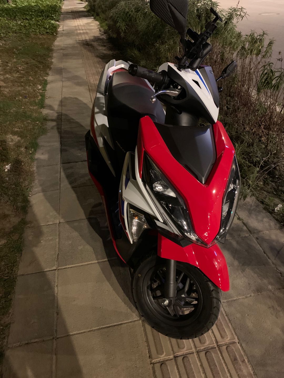 本田裂行踏板摩托长途改装,本田裂行125踏板跑山视频