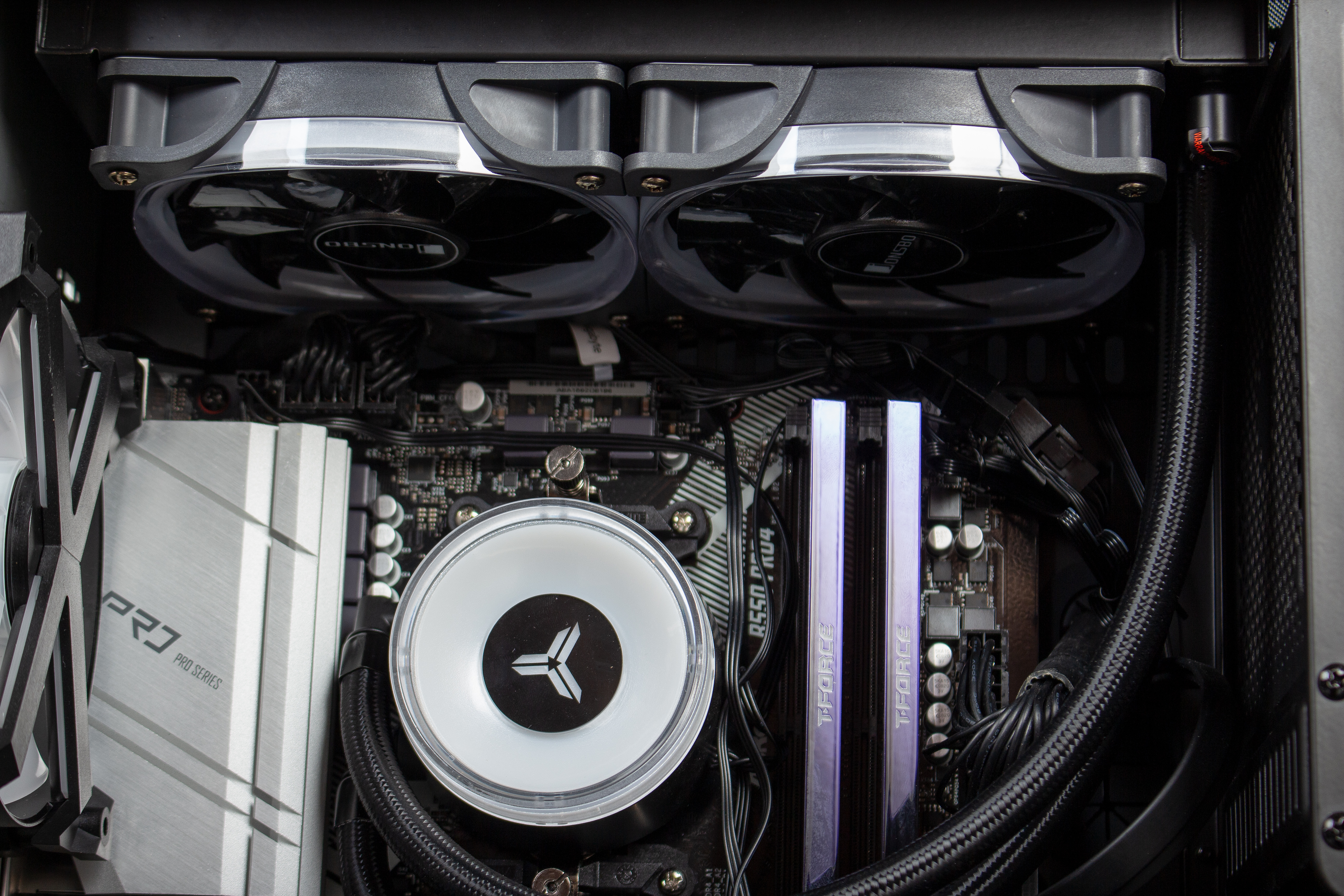 49年入国军？3700X+B550+2070S够用*党**装机