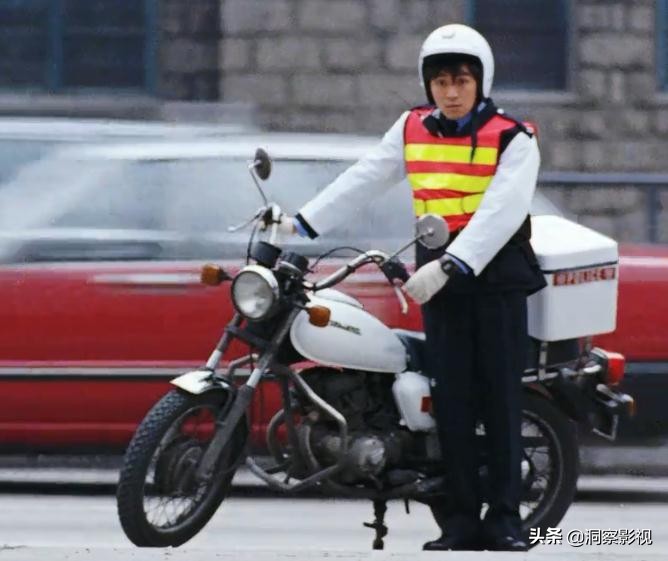 周星驰的电影为什么越看越哭,周星驰电影看了感觉是悲剧