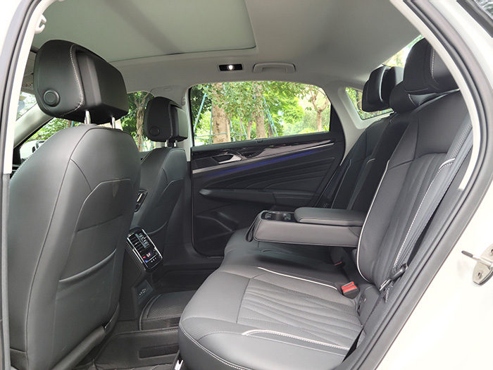 试驾新款*萨特帕**，转型年轻化不仅仅是颜值，操控也变了？