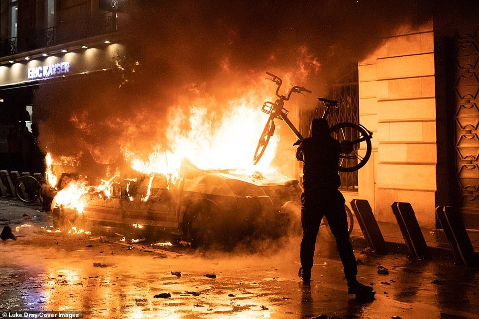 马克龙对法国骚乱的态度,法国50年来最严重骚乱的视频