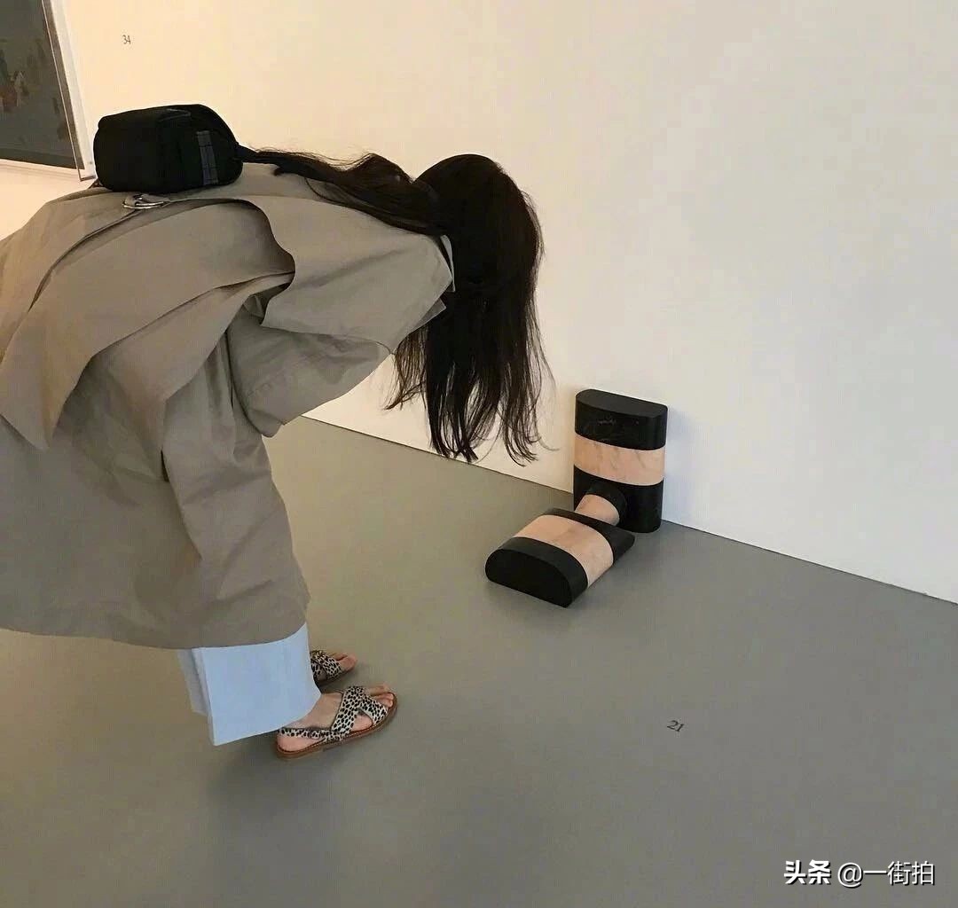 闫妮穿红色连衣裙,闫妮的碎花裙