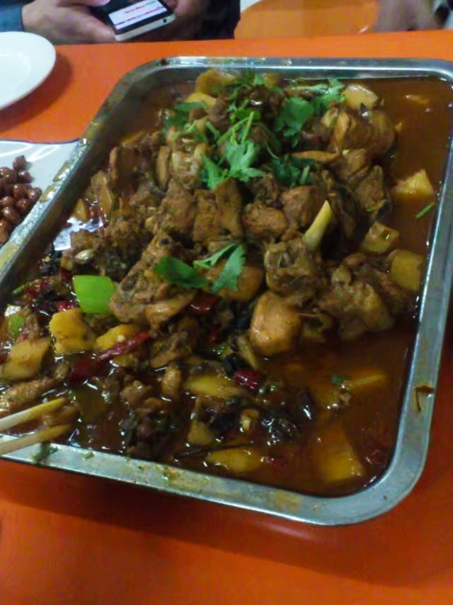 大吉大利，今天吃鸡，大学四年最好吃的大盘鸡与“西部大盘鸡”