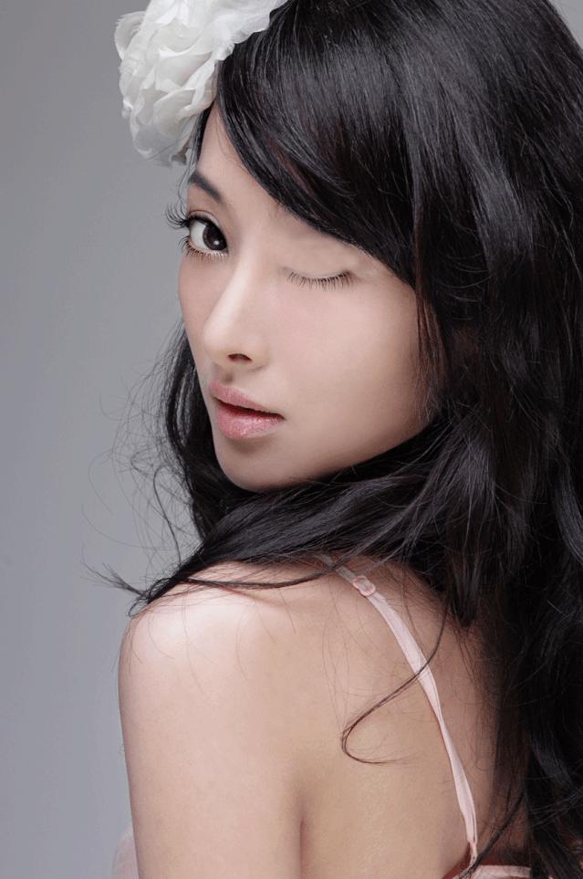 ps图片人物变得会眨眼睛,用ps制作眨眼图片