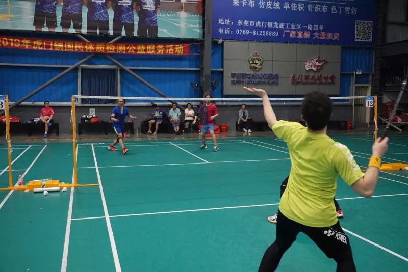 五一劳动节我们结伴而行,庆祝五一羽毛球比赛