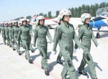 空军飞行员都是什么军衔,空军飞行员一般什么军衔