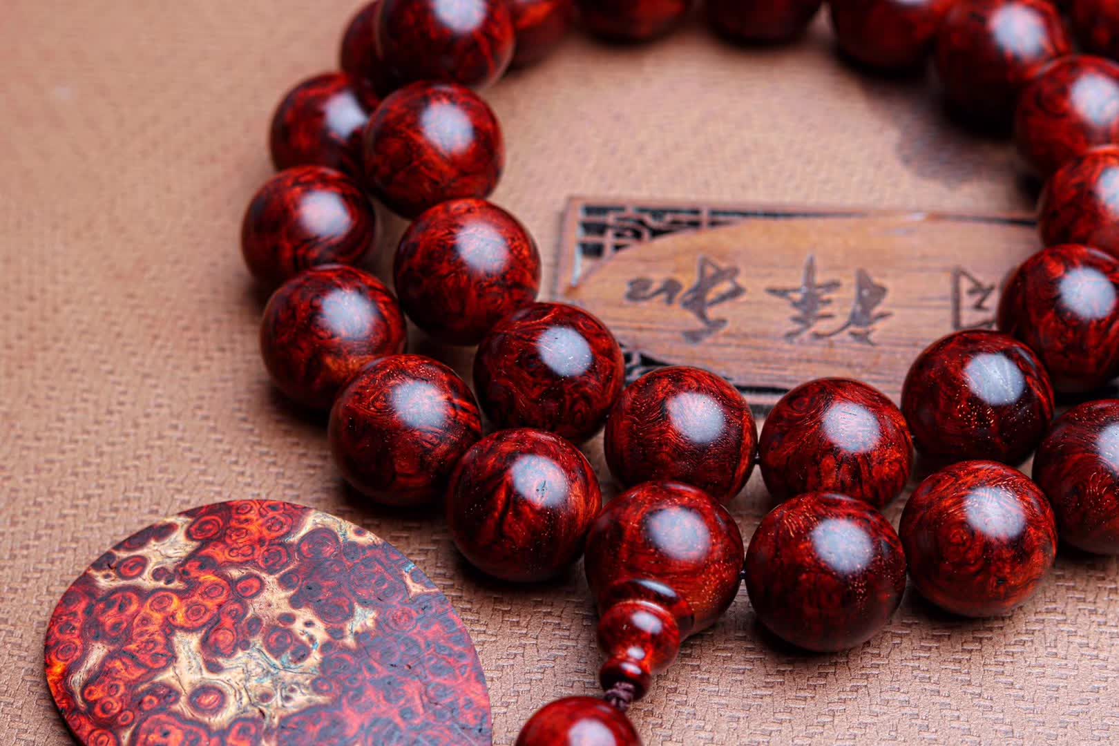 花梨木手串开裂怎么办,红木手串开裂什么原因