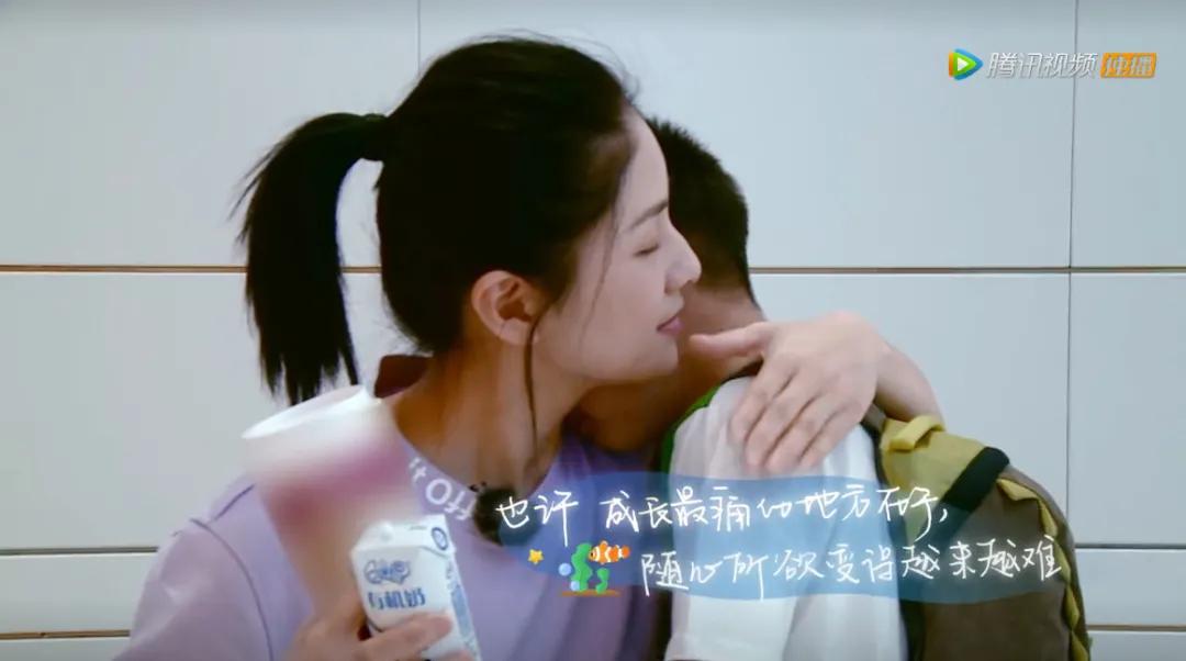 胡可气得想打大儿子视频,胡可打儿子