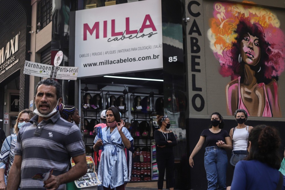 刚买中国一亿疫苗，巴西总统就信口开河，称中国发动“生物战”