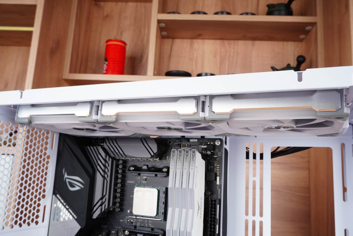 联力包豪斯mini机箱大小,联力包豪斯mini能横装吗