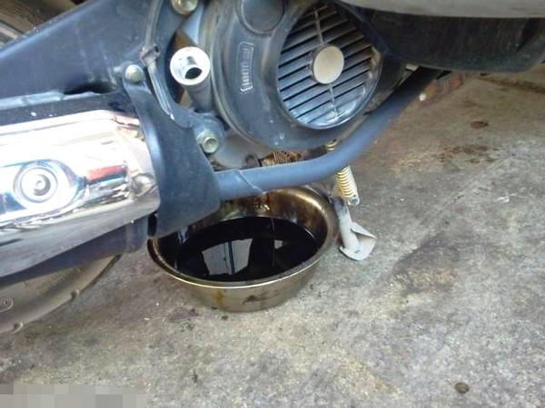 铃木uy125踏板摩托车怎样保养视频,如何为新摩托车进行正确的保养