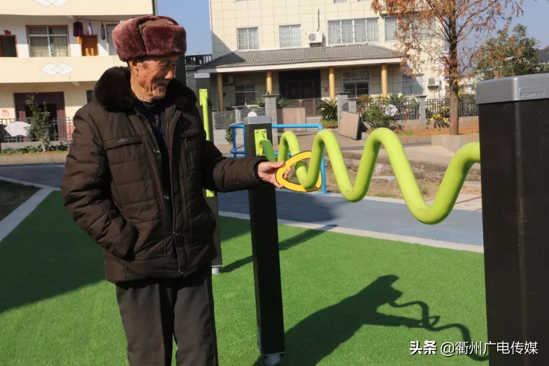 VLOG|智能足球场、棋趣木立方……记者带您去玩衢州首个乡村运动公园
