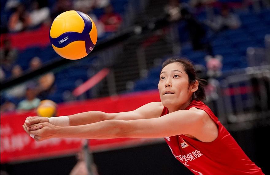 朱婷爆砍22分秀朱氏英语！流畅接受组委会英文采访还教记者说中文