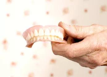 老年人一般会有哪些牙病,老年牙病的治疗对于修复的影响