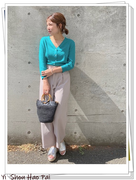 今年流行的绿色穿搭风,春天亮色系衣服颜色及搭配