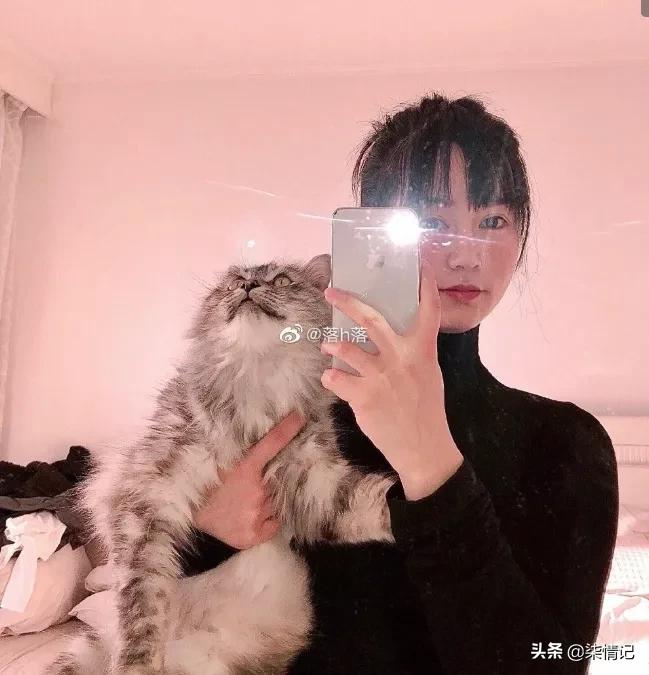 蜜桃臀挺翘饱满，是她成为无数宅男的梦中情人