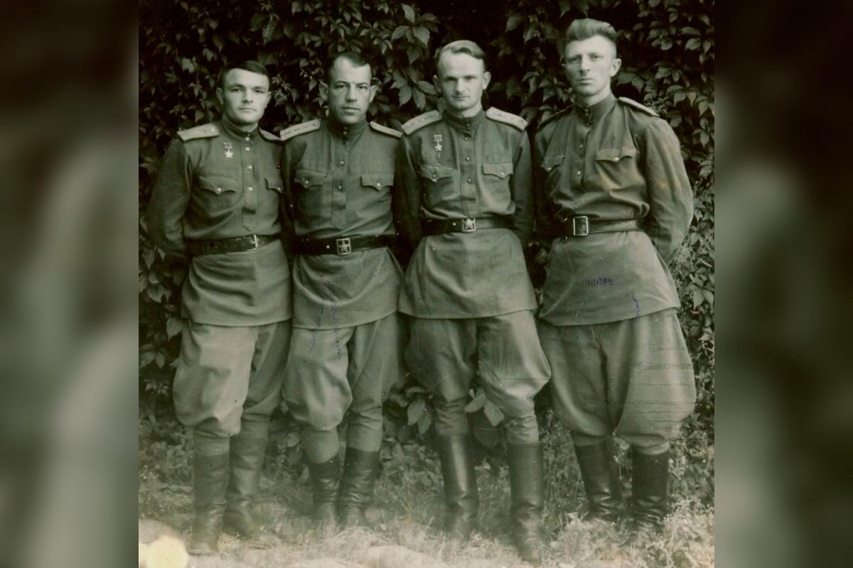 军人为啥要穿衣服睡觉,为什么军人穿马裤