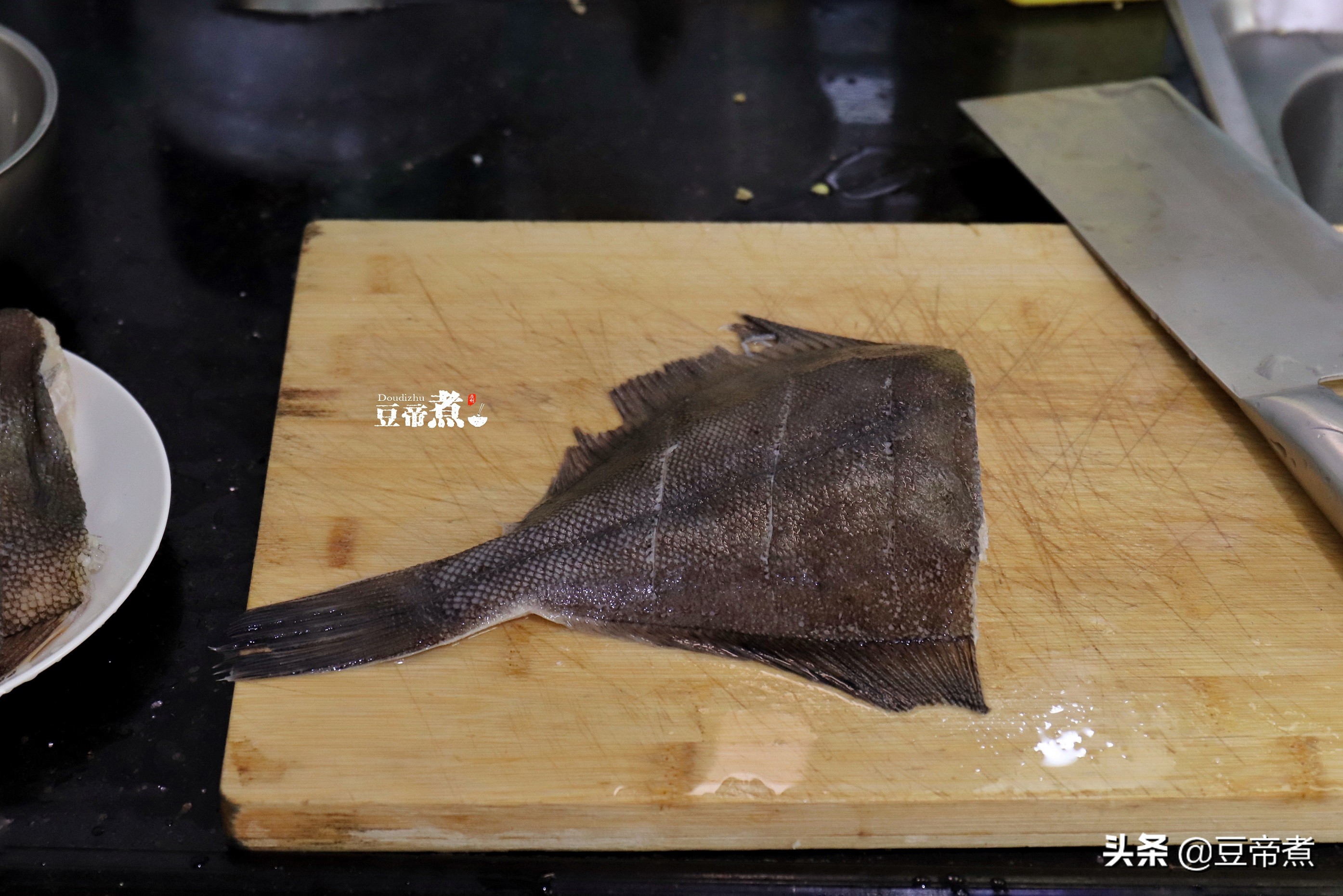 酒店蒸鱼汁制作方法和配方,小年蒸鱼的家庭做法