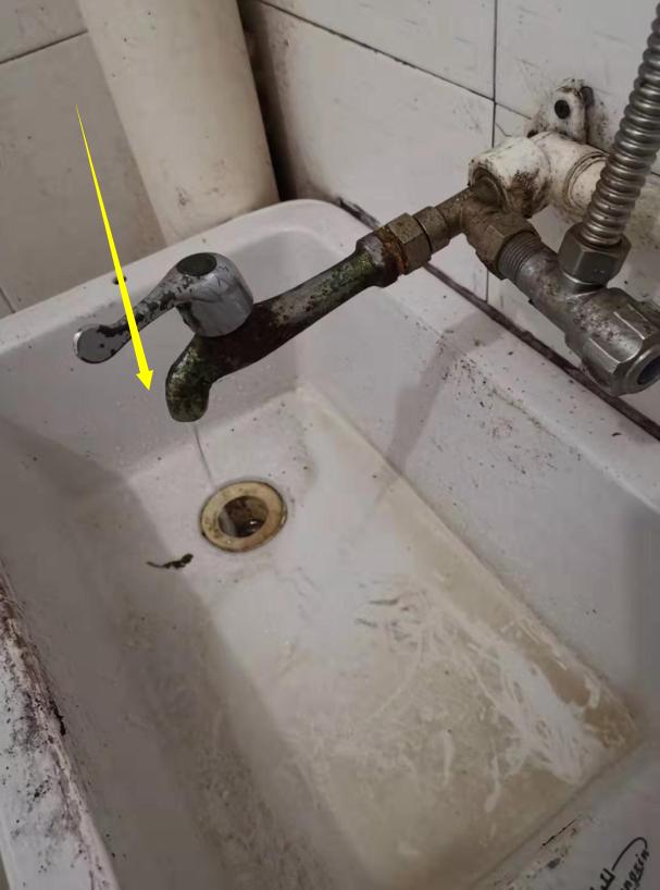 厨房水龙头换了新阀芯还是滴水,水龙头换完阀芯还滴水怎么回事