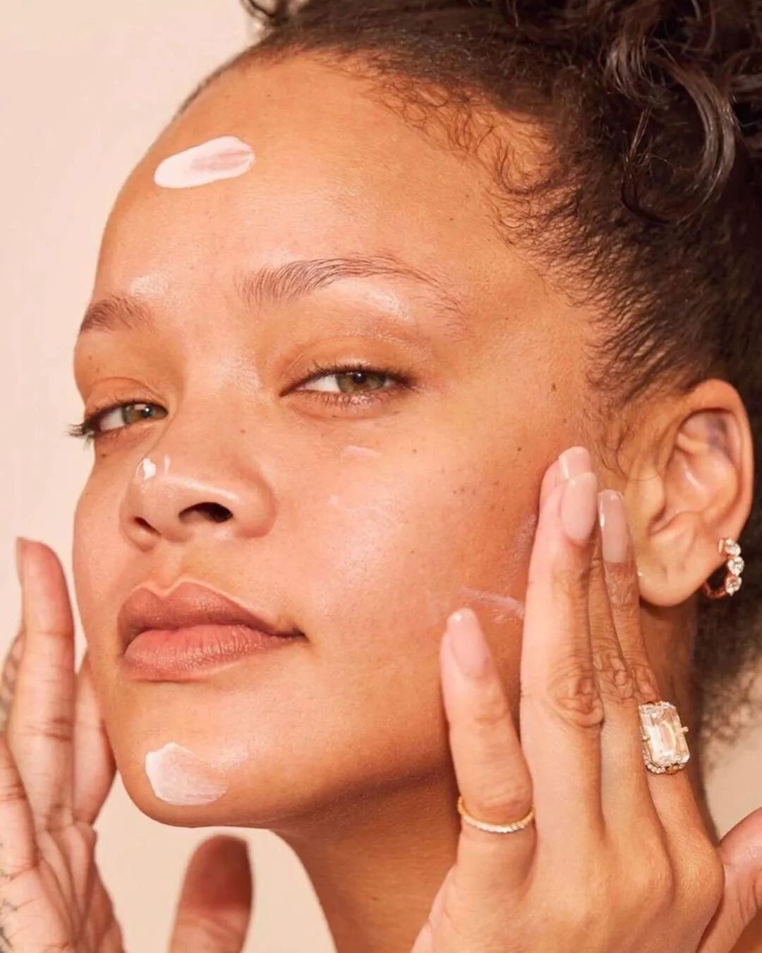 rihanna为什么横扫bazaar,rihanna新图