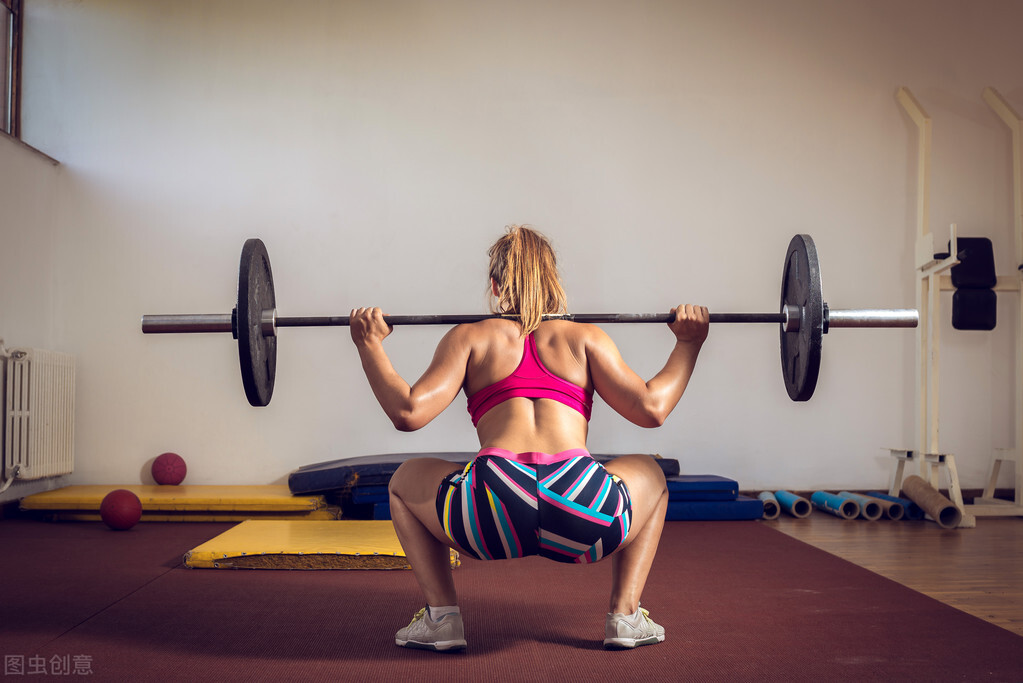 为什么深蹲背挺不直,深蹲站不稳背疼