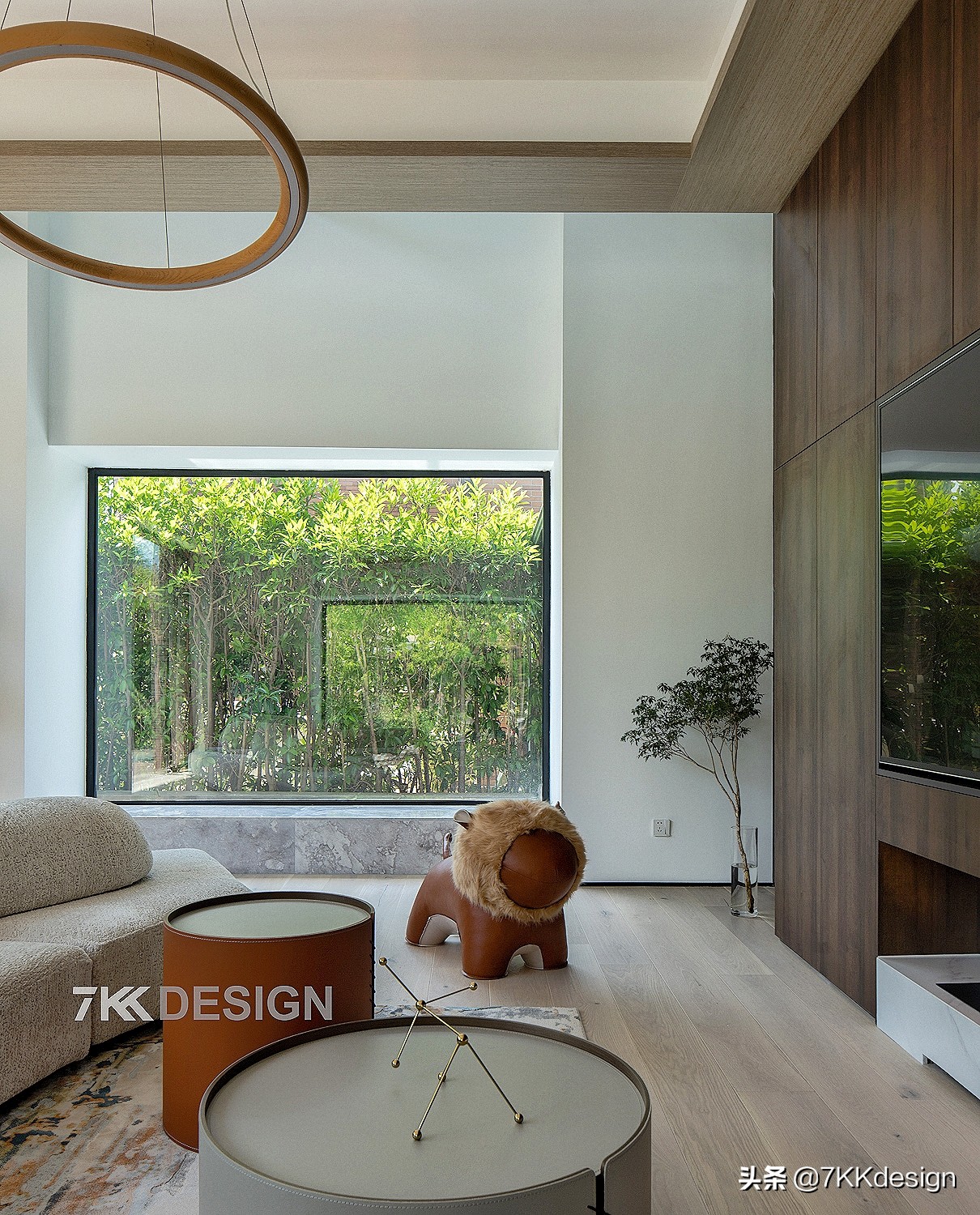 海边联排别墅小院实景现代轻奢,独栋带院子的小别墅年代感