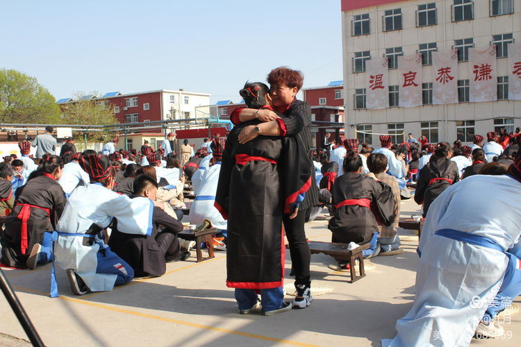 大港八中视频,大港男生十八岁成人仪式