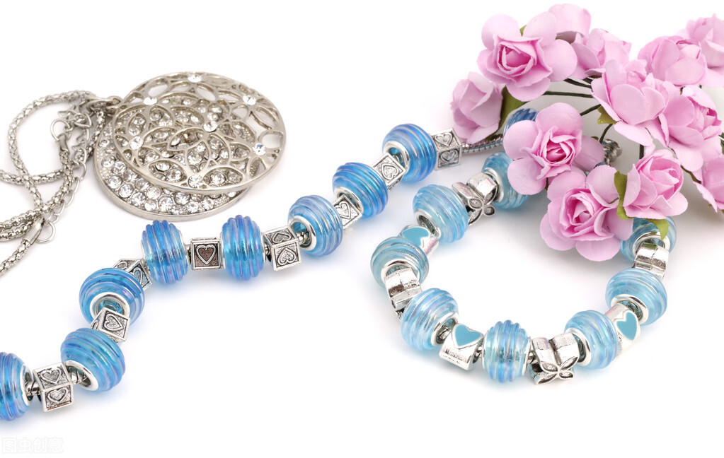 周大福和老凤祥哪一个好,老凤祥和周大福哪一个品牌更牛