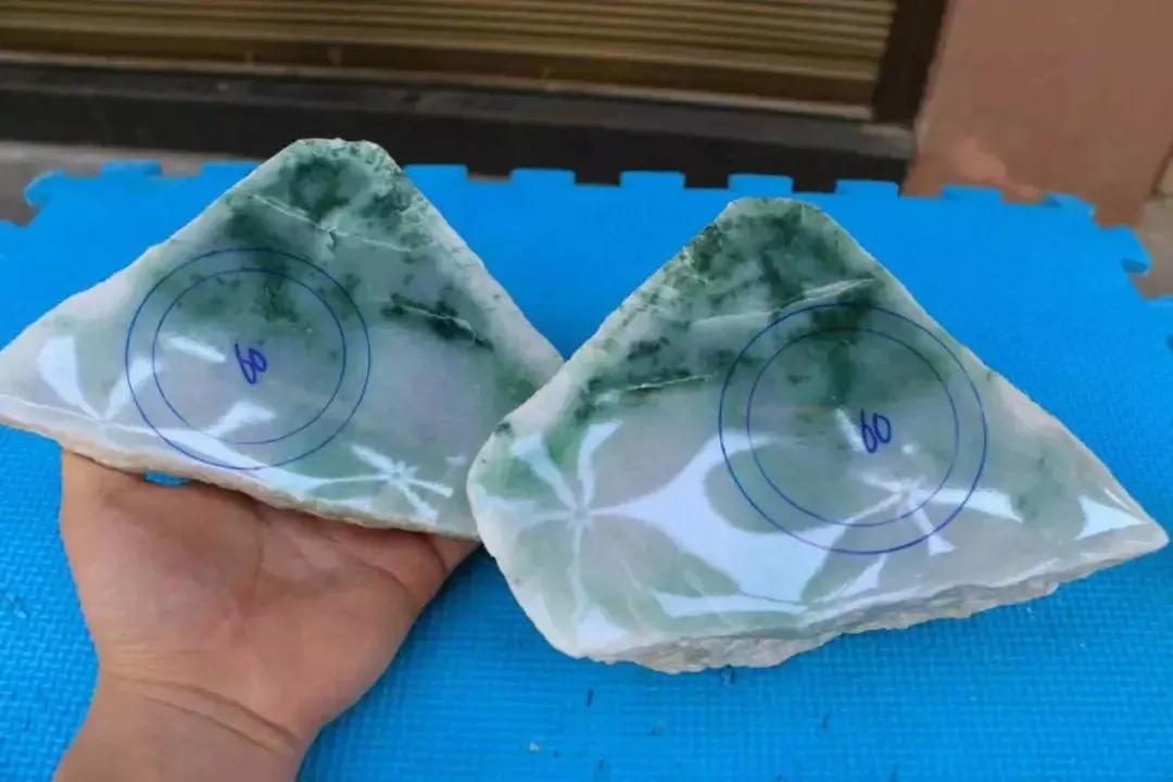 翡翠原石上松花的表现,翡翠原石表面的松花什么样的