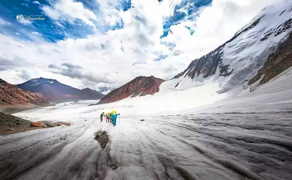 新疆最凶险峡谷路,新疆博格达峰徒步路线