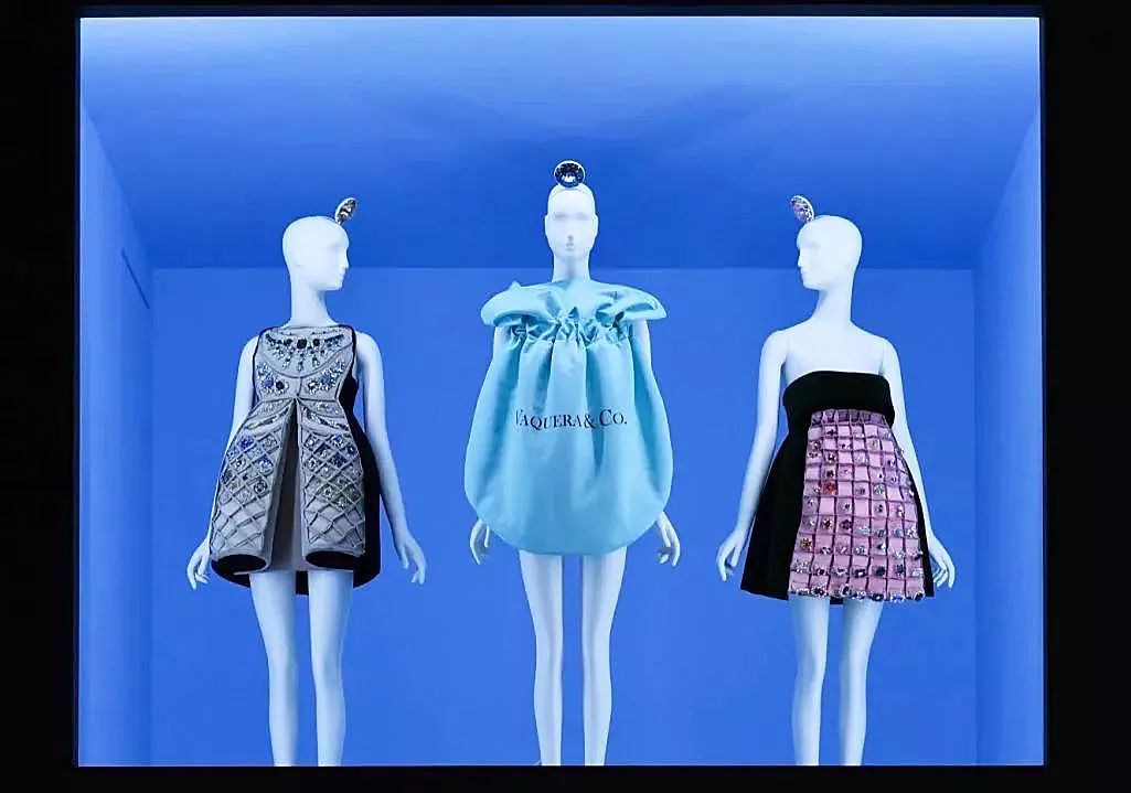 摇滚、坎普、Kaws：狂野又优雅的七月看展指南