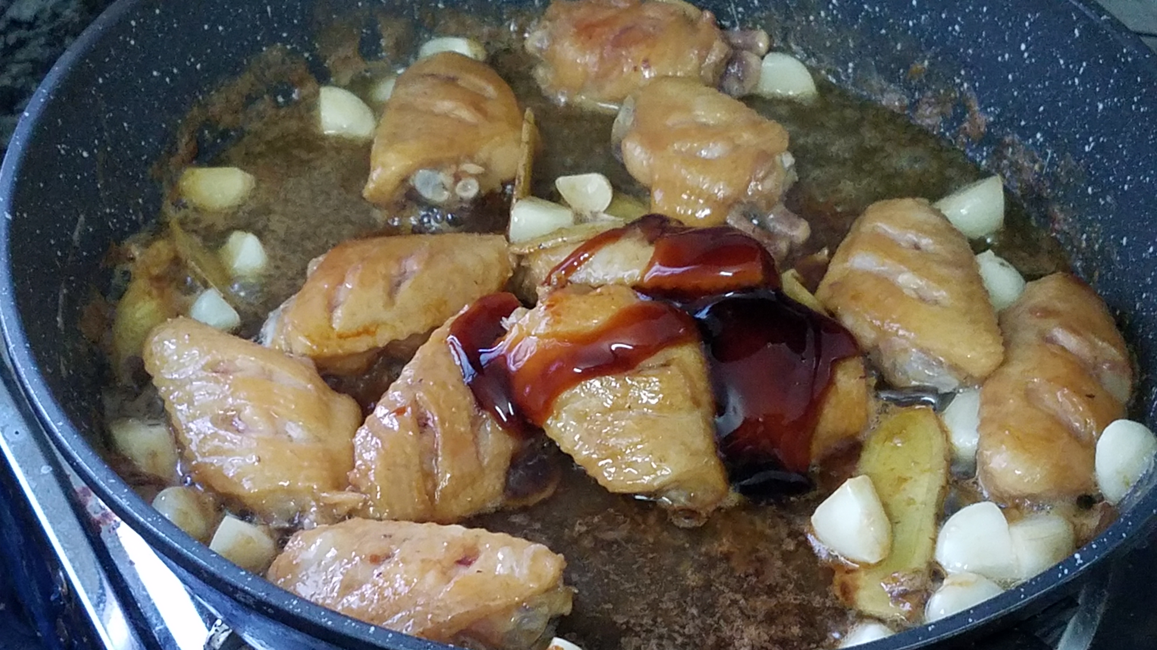 香喷喷的烤鸡奥尔良鸡翅,在家也能做香喷喷的鸡翅包饭