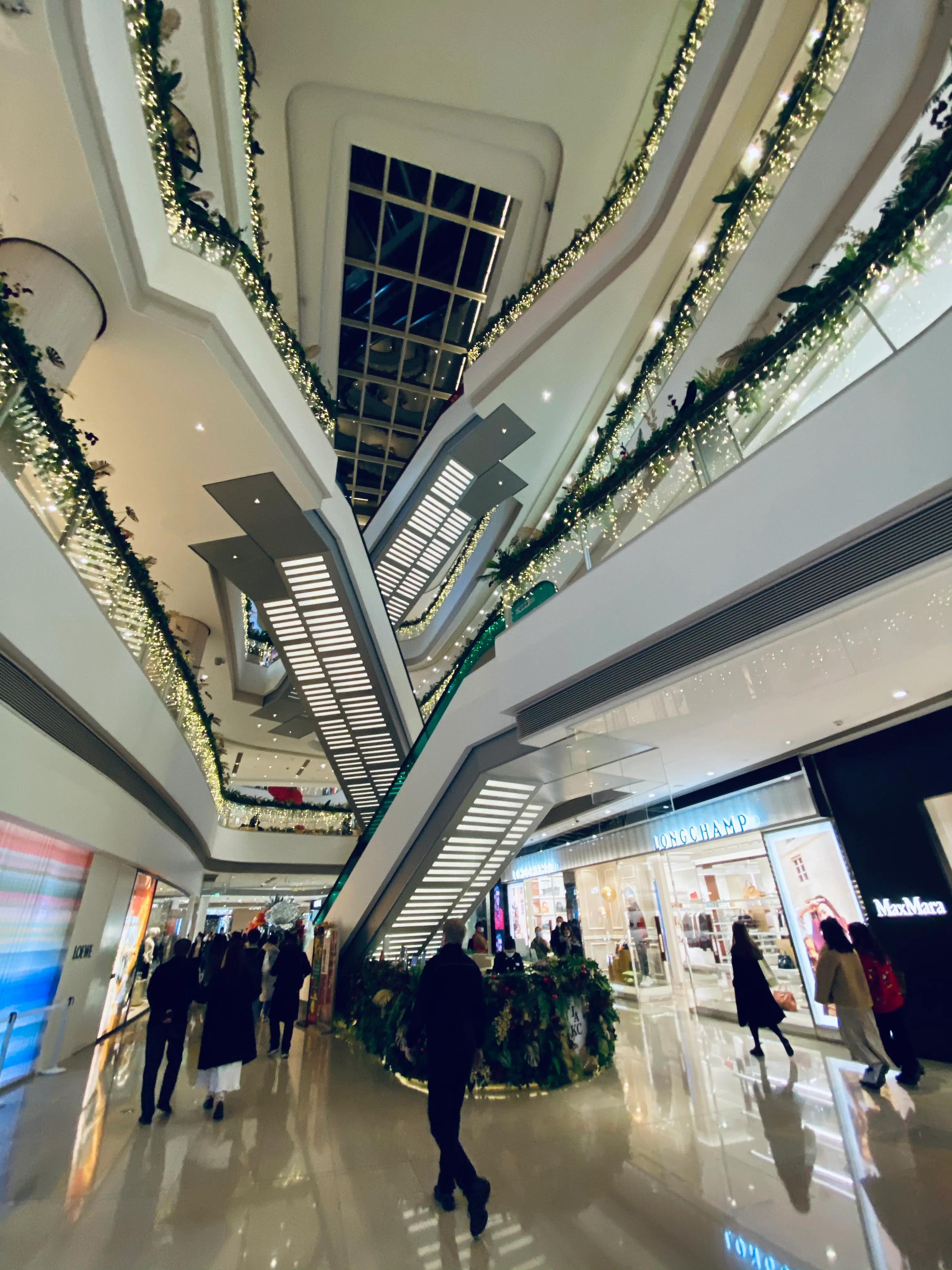 涓婃捣闈欏畨鍢夐噷涓績鏀荤暐,涓婃捣闈欏畨鍢夐噷涓績鍟嗗満