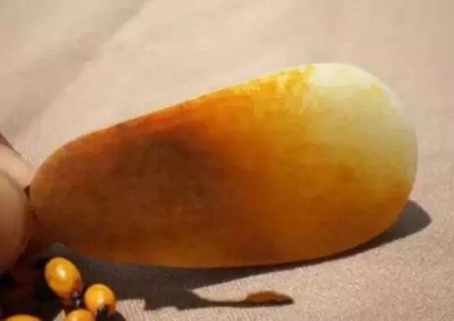 把玩和田玉和玻璃的区别,把玩和田玉生肖