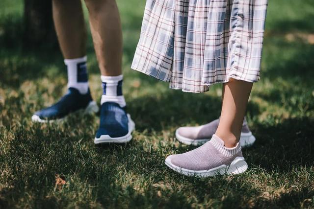 比“裸奔”还爽的脚感，70元穿出千元的感觉，竟然还有“踩屎感”