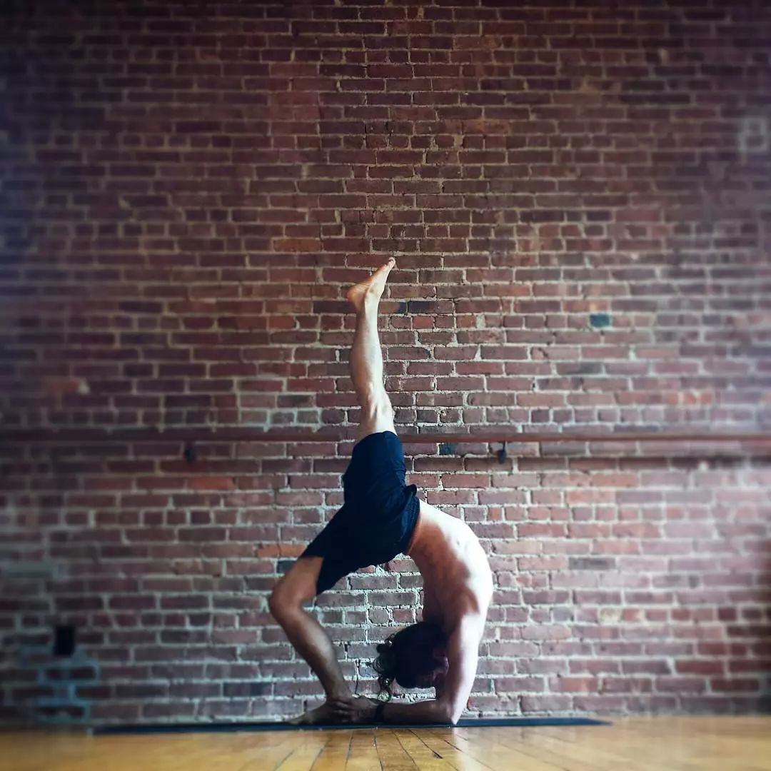 来练瑜伽提升气质,温和的瑜伽运动