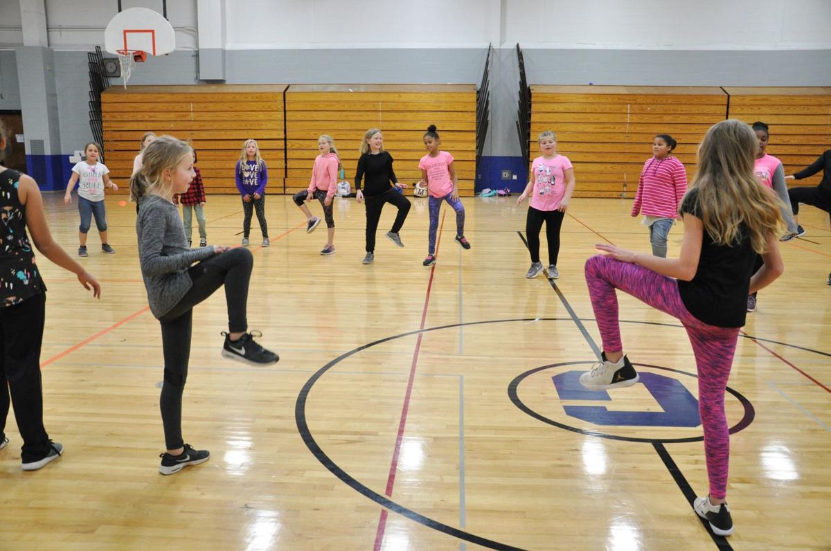 跑步机跑步前的热身和拉伸,跑步后拉伸热身运动完整版