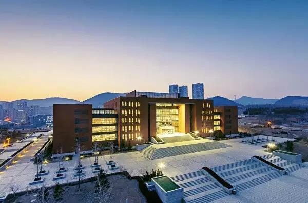 全辽宁省最大的图书馆,辽宁省图书馆多功能厅