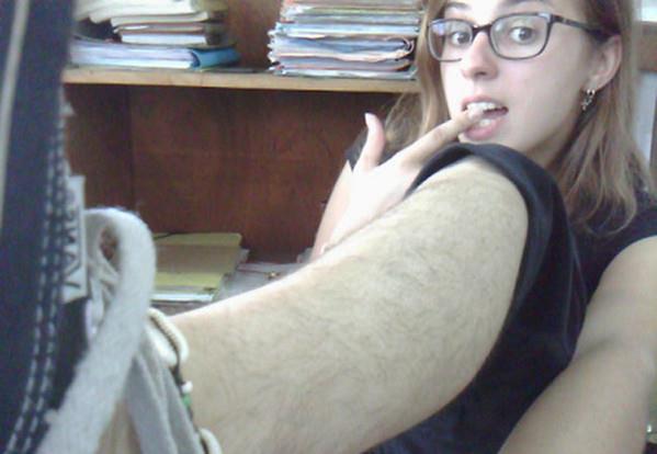 女性体毛多影响美观？腿毛多或是这3点原因造成的，不妨早知道