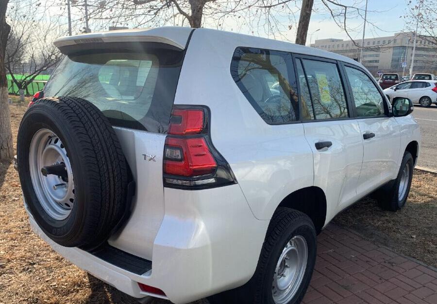 奥迪q5和丰田霸道哪个有排面,奥迪q5丰田霸道2700