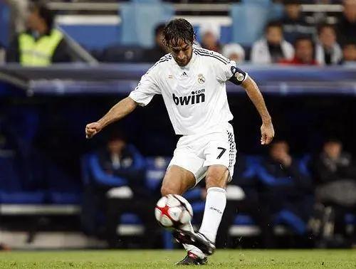 中考足球颠球技巧教学,足球脚背正面颠球技巧